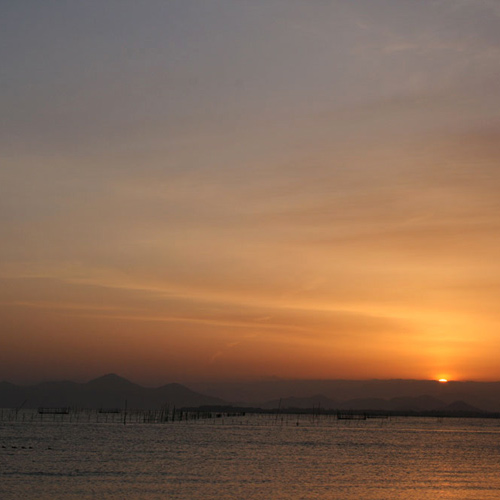 琵琶湖の夕陽は、どの季節でも美しいです。